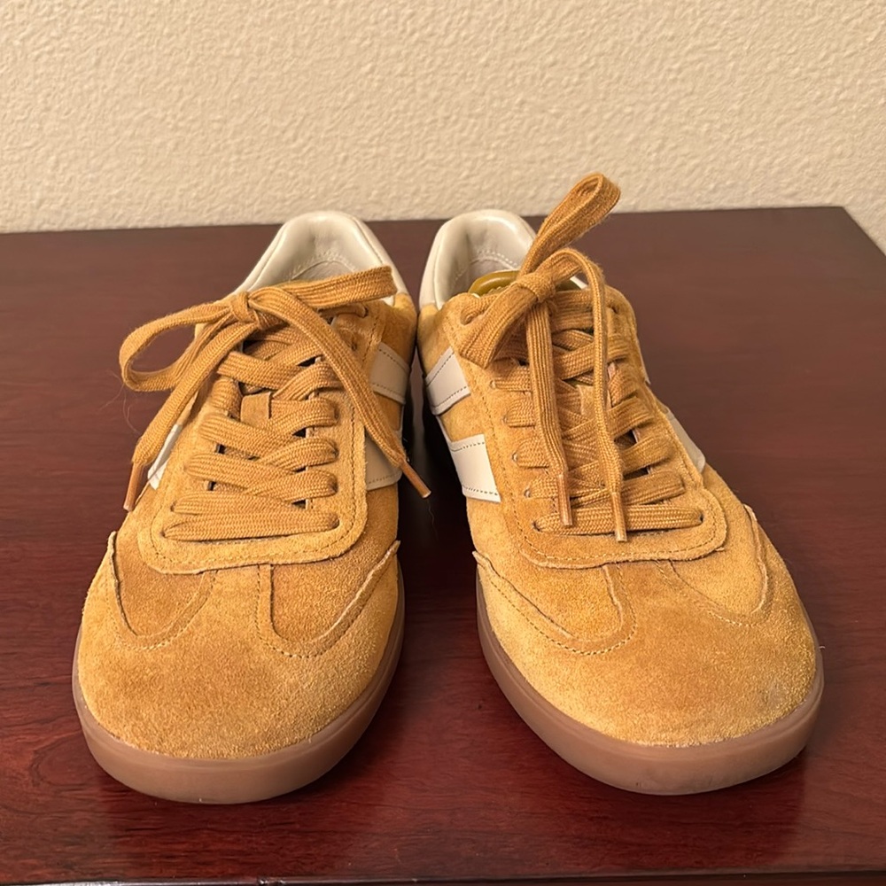 Vince suede sneaker 8.5 US